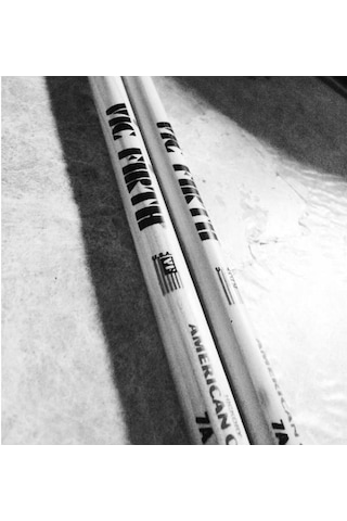 Vic Firth V7a American Classic 7a Baget Caz Standardı - Hızlı Ve Hafif - Ahşap Uç