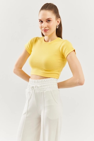Butikgiz Kadın Kısa Kol Bisiklet Yaka Vücuda Oturan %100 Pamuklu Kaşkorse Esnek Crop Bluz Sari