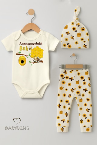 Babyden's 3 Lü Yenidoğan Takım Anneannesinin Balı Baskı Kısa Kol Body Arı Çiçek Desenli Pantolon Bere Ekru
