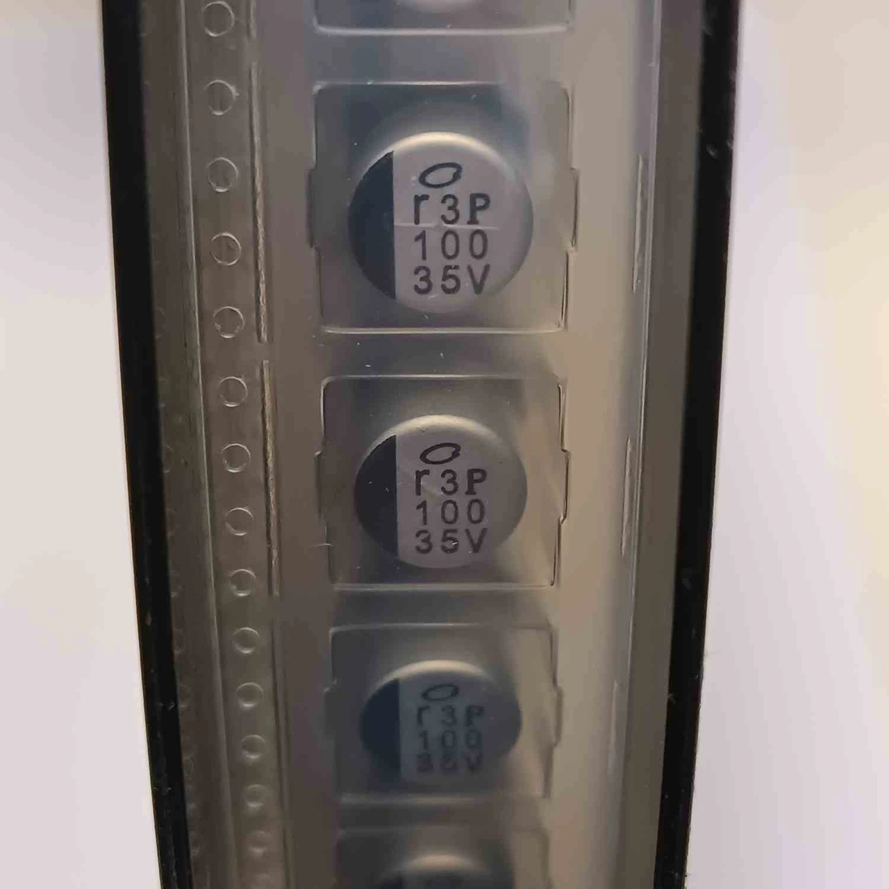100mf 35v 10x10 Nıchıcon Smd Kondansatör 67 Adet
