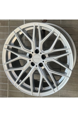 5 112 19 9.5 Et40 Ch73.1 Hyper Silver Arceo Valencia Jant