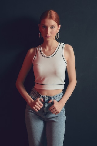 Fullamoda Şeritli Fitilli Altı Lastikli Crop Body- Beyaz 24YGB7220202739-Beyaz