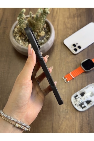 Apple iPhone 16 Pro Max Uyumlu Süper İnce Mat Ultra Thin Silikon Kılıf Siyah