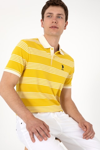 U.S. Polo Assn. Erkek Regular Fit Polo Yaka Sarı Çizgili Tişört 50306826-VR094