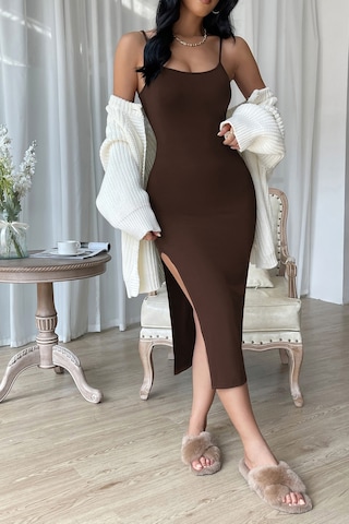 Norvessa Kadın Kahverengi Askılı U Yaka Yırtmaçlı Uzun Gecelik %70 Pamuk %30 Polyester Mh-hs8020-1935