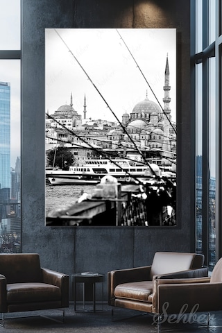 İstanbul'un Tarihi Silüetini Gösteren Siyah-beyaz Bir Şehir Manzarası Dikey Kanvas Tablo Tekli 3790