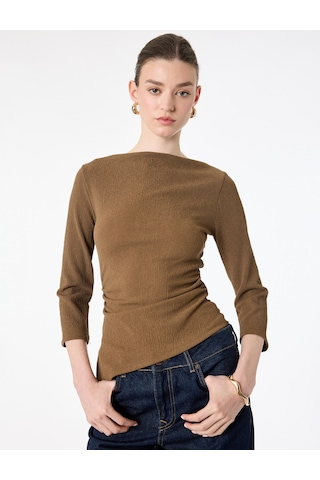 Koton Krep Kumaş Slim Fit Drape Detaylı Asimetrik Kesim Yuvarlak Kayık Yaka Tişört Kahverengi 6sak50359ek Kahve