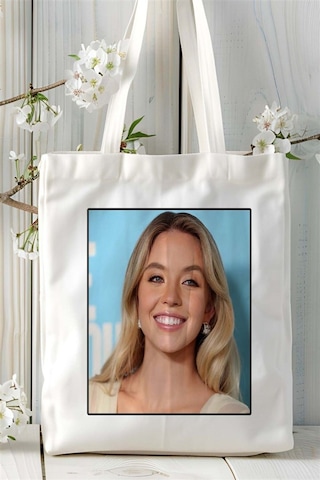 Art Hediye Sydney Sweeney Baskılı Bez Çanta Omuz Çantası Kişiye Özel Desen 1 Çok Renkli