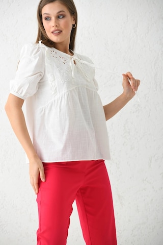Kadın Bisiklet Yaka Balon Kol Nakış Detylı Volanlı Dokuma Yazlık Bluz Ekru