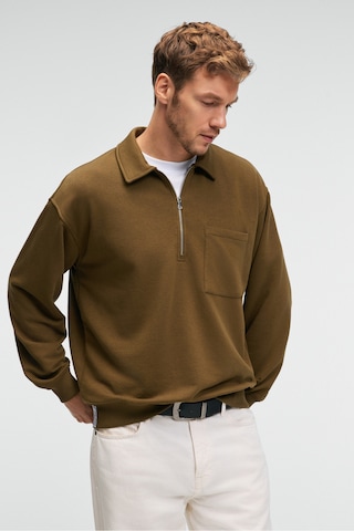 AUGUST Erkek %100 Pamuk Yarım Fermuarlı Yakalı Cepli Süs Etiketli Haki Sweatshirt