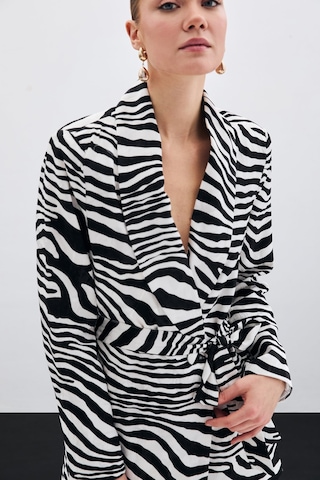 Sateen Kuşaklı Zebra Ceket - Siyah-135434 Siyah
