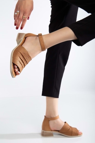 Analin Shoes Kadın Hakiki Deri Kalın Bantlı Alçak Topuklu Sandalet Taba