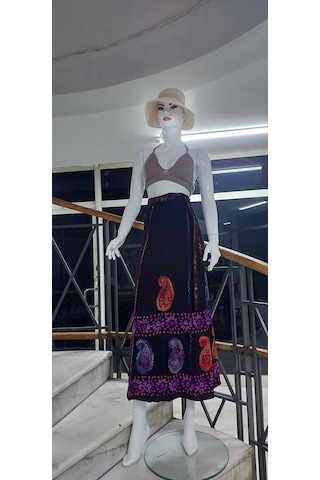 Bohem Stil Hint Batik Çiçek Desenli Ve İşlemeli Uzun Hint Anvelop Etek Görseldeki Çok Renkli