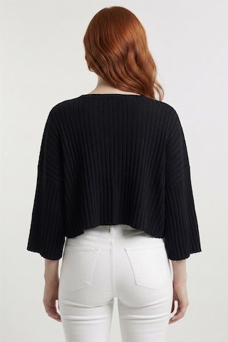Neden Tekstil Kadın Siyah Triko Crop Bluz