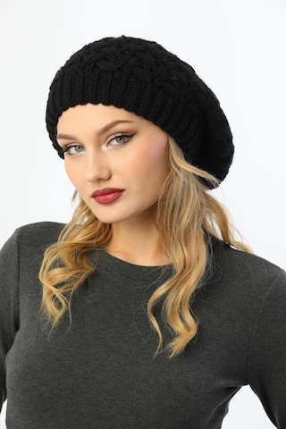 Çift Kat Siyah Kadın Ressam Bere Siyah