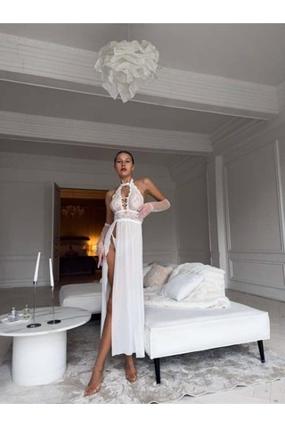 E Bulurum Closet Özel Tasarım Beyaz Dantel İşlemeli Göğüs Detaylı Yırtmaçlı Gecelik Beyaz
