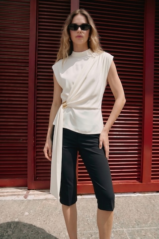Sateen Kuşak Detaylı Aksesuarlı Bluz - Ekru-137614