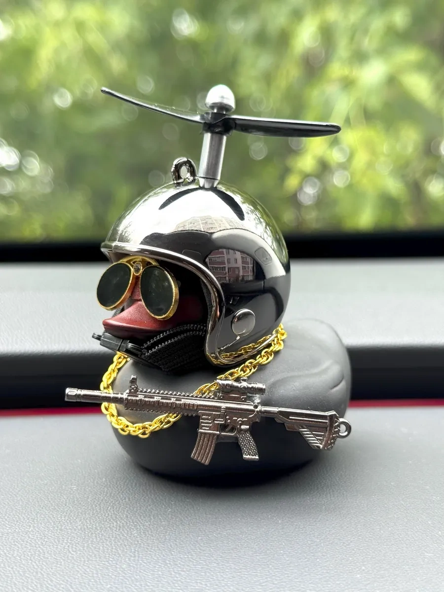 Stikerok Aracın İçinde Kasklı Ve Gözlükleri Olan Ördek 199130639