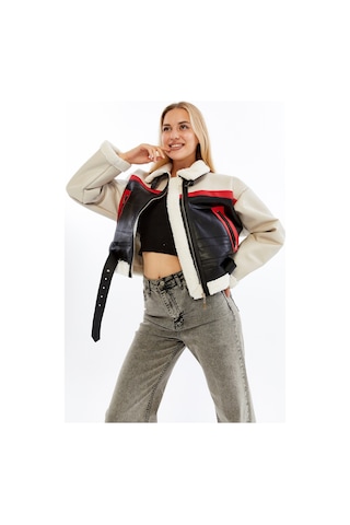 Kadın Siyah Kürklü Tokalı Crop Mont Siyah