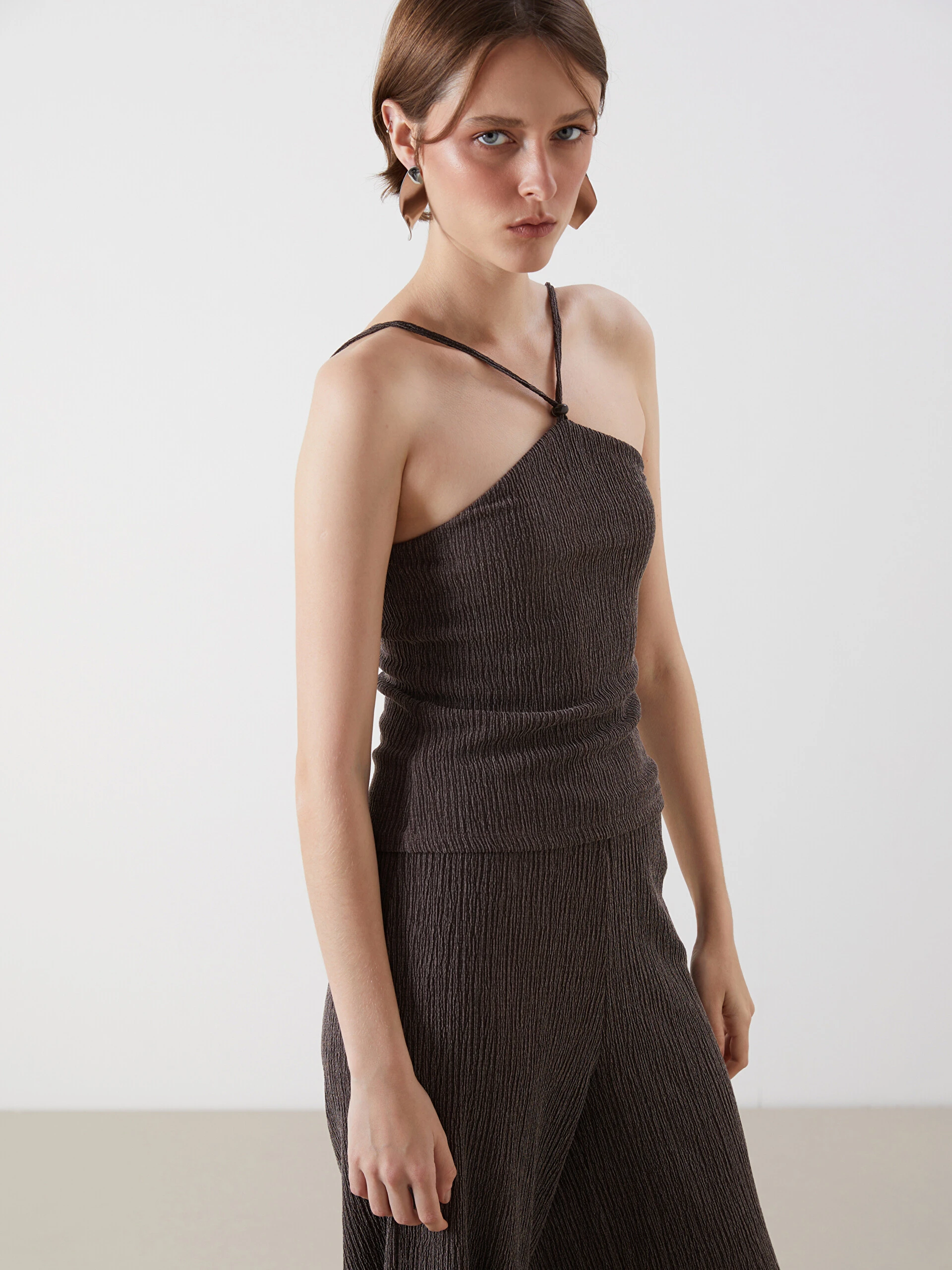 LC Waikiki Lcw Vision Kahverengi Halter Yaka Dokulu Ip Askılı Bluz