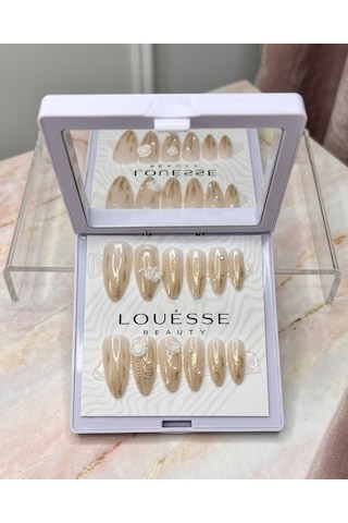 Louésse Golden Veil Takma Tırnak 12 Li Nude Gold Detaylı İnci Taşlı Zarif Nail Set