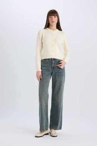 DeFacto Regular Fit Bisiklet Yaka Basic Düz Düğmeli Soft Touch Yumuşak Triko Hırka E3654AX25SPYL514 Sarı