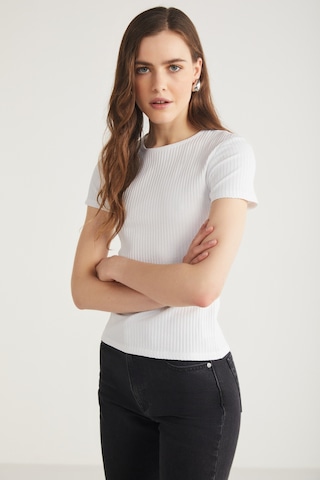 Ethıquet Maude Kadın Pamuklu Fitilli Görünümlü Regular Fit Yuvarlak Yaka Kısa Kollu Beyaz Body