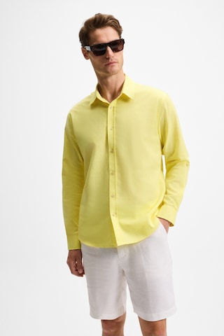 Lasse Erkek Gömlek Yaka Manşetli Uzun Kollu Regular Fit Keten Karışımlı Sarı Gömlek