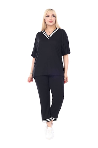 Melsay Butik Siyah V Yaka Şerit Detaylı Kısa Kollu Beli Lastikli Kapri Takım Siyah