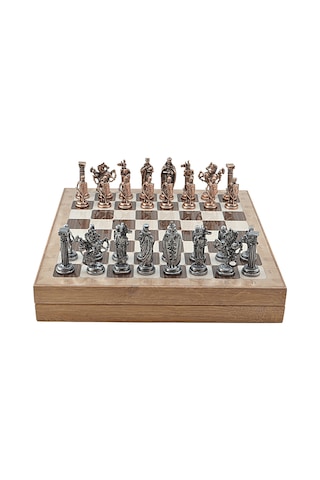Gifthome Büyük Boy Metal İngiliz Satranç Takımı Antik Ve Rustik Desenli Sandıklı Mdf Tahtası 36x36x6 Cm.
