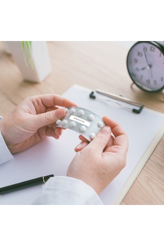 Aubyhe Casio Yazıcı Kz-9x İçin 9mm Pet Etiket Bandı - Sıcaklık Dayanıklı, Su Geçirmez, Zıplayan, Yoğun Yapışkan - Şeffaf Üstü Siyah Yazı 1 Adet