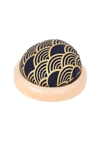 Lacivert Desenli El Yapımı Yastıklı Masa Üstü Ahşap Tabanlı Terzi Iğnedanlık