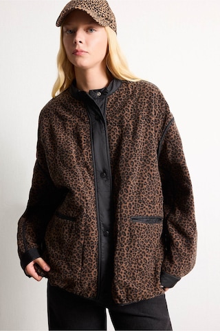 Defacto Relaxed Fit Bisiklet Yaka Leopar Desenli Çıtçıtlı Mont H8587ax26wnbk81 Siyah-bk81