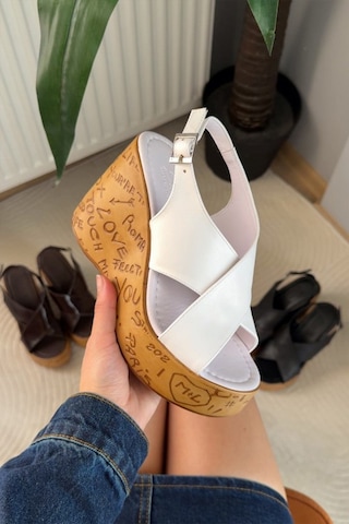 Preshley Kadın Forge Beyaz 10 Cm Dolgulu Yazılı Mantar Taban Ayakkabı & Sandalet