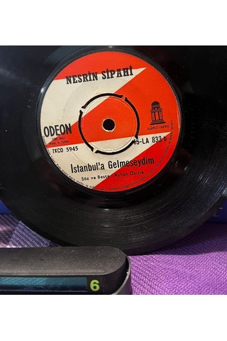 Nesrin Sipahi - İstanbullu Artık Hiç Sevmiyorum / İstanbul'a Gelmeseydim 7" Vinyl 45'lik - Odeon