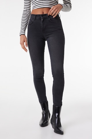 Wrangler High Rise Skinny Fit Dar Kesim Yüksek Bel Çok Dar Paça Siyah Kadın Esnek Jean Denim Kot Pantolon W27H01630B Siyah