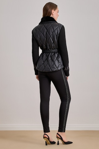 Relax Fit Siyah Kapitoneli Mont Siyah