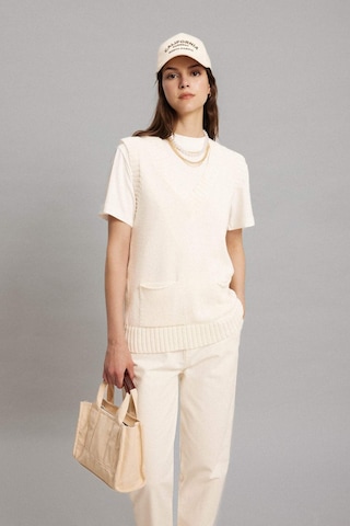 Defacto Regular Fit V Yaka Triko Süveter B8371AX24SPER133 Ekru