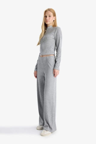 Defacto Beli Lastikli Flare Fit Geniş Paça Eşofman Altı F0991AX25WN Gri