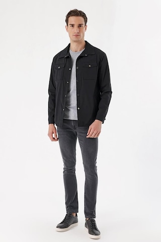 Slim Fit Çıt Çıt Kapamalı Yan Ve Üstten Kapak Cepli Astarlı Ince Baharlık Mont 001