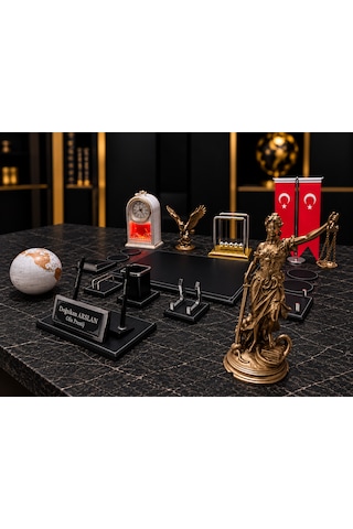 18 Parça Lüks Adalet Heykelli Sümen Takımı Saatli Türk Bayraklı Kişiye Özel Makam Ofis Seti Siyah - Beyaz
