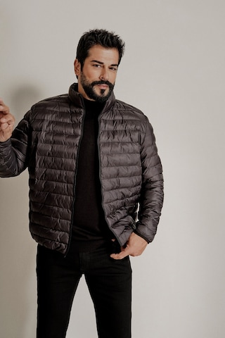 Ac&Co / Altınyıldız Classics Erkek Sıyah Sıcak Tutan Elyaf Dolgulu Ultra Hafif Standart Fit Şişme Mont Sıyah Siyah