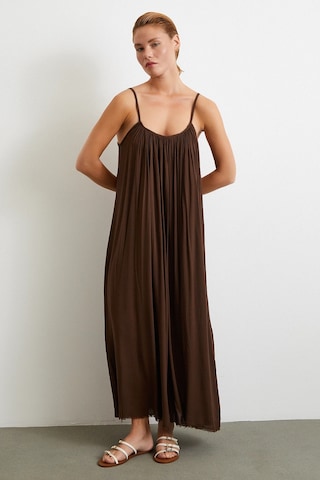 Askılı Piliseli Geniş Elbise Kahve Kahve