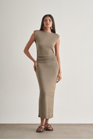 Mizalle Yan Büzgü Detaylı Vatkalı Uzun Kolsuz Vizon Bodycon Elbise Vizon