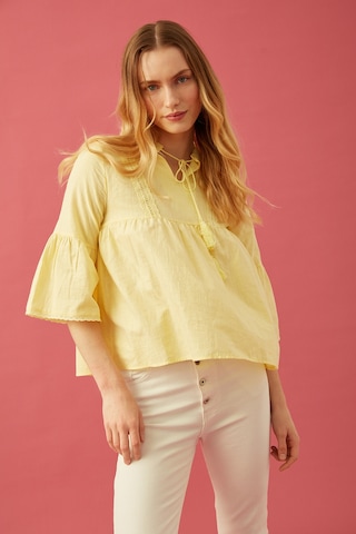 Volanlı Yaka Bağlamalı Sarı Bluz Sari