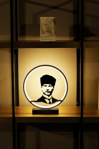 Atatürk Silüetli Metal Led Masa Lambası Dekoratif Işıklı Gece Lambası Modern Tasarım Ataturk