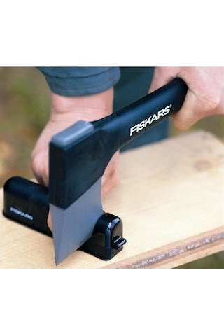 Fiskars 1026797 Balta Ve Bıçak Bileme Aparatı