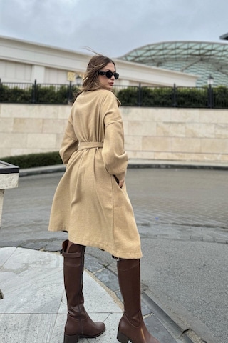 Kadın Vizon Balon Kol Beli Kemerli Midi Kaşe Kaban Astarsız Sütlü Kahverengi