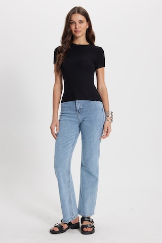 Tudors Kadın Slim Fit Dar Kesim Pamuklu Kısa Kollu Bisiklet Yaka Siyah Tişört-50715