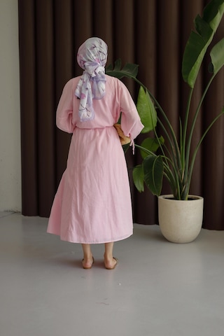 Moonsc Kadın Regular Fit Nervürlü Pamuklu Astarlı Keten Pembe Tesettür Elbise